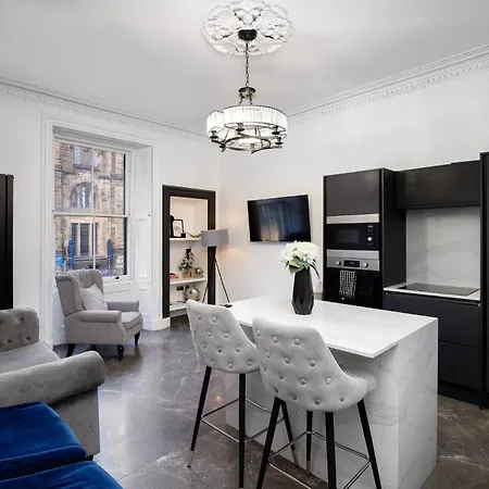 2Bedroom Apartment By The Castle Edimburgo Exterior foto