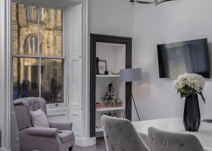 2Bedroom Apartment By The Castle